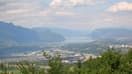 La ville de Chambéry est située dans le département de la Savoie. Là-bas, regorge des lacs et des montagnes à perte de vue. 