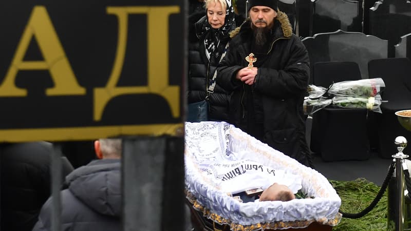 Mort d'Alexeï Navalny: pourquoi son cercueil est-il resté ouvert pendant les obsèques?
