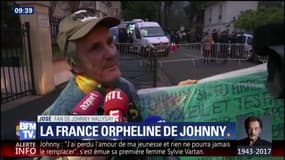 "Mon fils s’appelle Johnny", raconte ce fan devant le domicile du chanteur