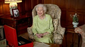 Photo fournie le 6 février 2022 par Buckingham Palace montrant la reine Elizabeth II à Sandringham le 2 février 2022