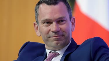 "Il faut siffler la fin de la récré sur cette polémique, (...) j’appelle les syndicats de pharmaciens à nous contacter" a déclaré Thierry Cotillard, patron d’Intermarché et de Netto