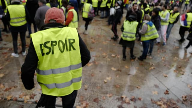 Un rassemblement de gilets jaunes - Image d'illustration
