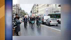 Anne Hidalgo a inauguré le nouveau tronçon de la piste cyclable rue de Rivoli à Vélib' avec Stéphane Le Foll.