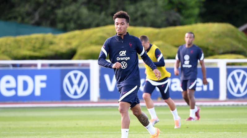 Boubacar Kamara avec l'équipe de France à Clairefontaine