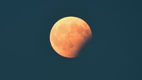 Une Lune rousse sera visible dans le ciel le vendredi 27 juillet 2018.