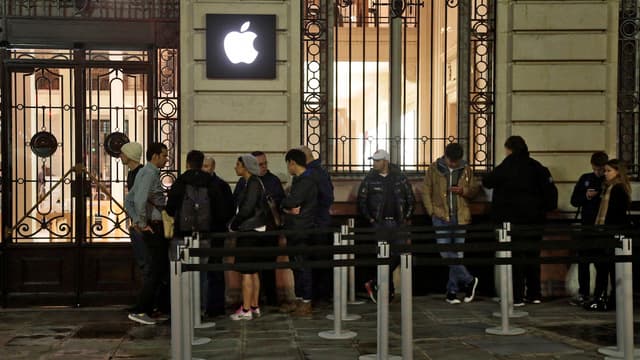 Ce vendredi 25 septembre, à 7h30, devant l’Apple Store Opéra, la file qui, l’an dernier, s’étirait sur plus d’une centaine de mètres s’est considérablement réduite.