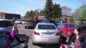 A Baldwin aux Etats-Unis, on assiste à la messe sur un parking dans sa voiture 