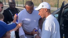 Kylian Mbappé à la sortie du Campus PSG le 22 juillet 2023