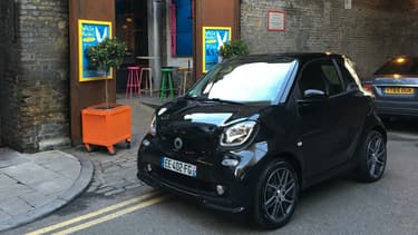 Depuis la 1ère génération, sortie à la fin des années 90, la Smart dispose d'une version haut de gamme réalisée par le préparateur Brabus, filiale de Daimler.