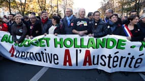 Jean-Luc Mélenchon et Pierre Laurent lors d'une manifestation contre l'austérité à Paris, le 15 novembre 2014.
