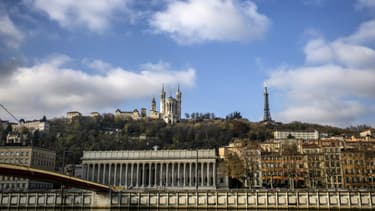 Les quais de Saône et la colline de Fourvière à Lyon