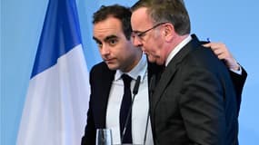 Le ministre français Sébastien Lecornu (G) avec Boris Pistorius, son homologue allemand après lannonce de l'accord sur le MGCS.