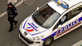 Une voiture de police en patrouille à Lille le 10 avril 2018