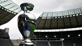 Le trophée de l'Euro 2024 au stade olympique de Berlin, le 24 avril 2024