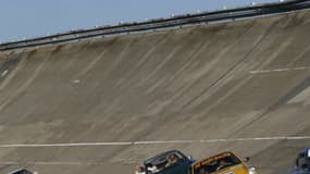 Les Parisiens n'auront-ils bientôt plus le droit de rouler que sur le circuit de Linas-Montlhéry? Le maire de Linas veut leur interdire la traversée de sa commune par la Nationale 20.