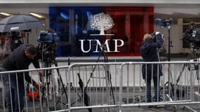  Devant le siège de l'UMP, les journalistes attendent les déclarations de Jean-François Copé sur l'affaire Bygmalion
