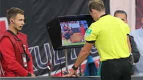 Les arbitres prendront les décisions en C1, pas le VAR