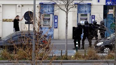 Colombes: le preneur d'otages interpellé, pas de blessé