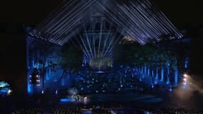 La cérémonie hommage, dix ans après les attentats du 13-Novembre, sur la place Saint-Gervais, à Paris ce jeudi 13 novembre.