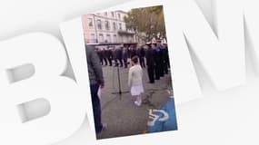 Enkeleda Biba, 9 ans, chante la Marseillaise lors de la cérémonie de commémoration du 11-Novembre à Privas, en Ardèche, 2022