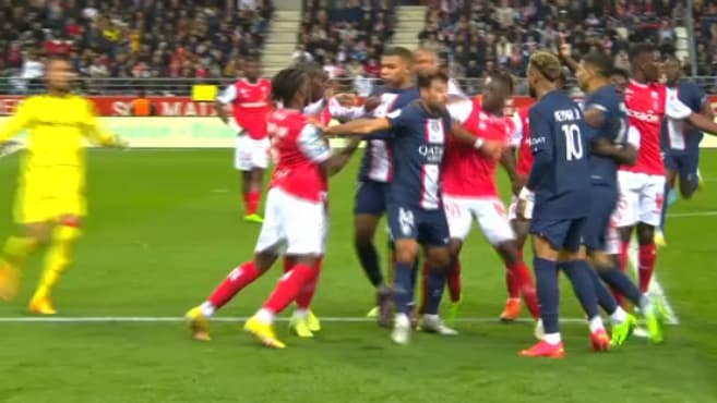 Début de bagarre entre joueurs du PSG et de Reims, le 8 octobre 2022