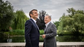 Le chancelier allemand Olaf Scholz (droite) et le président français Emmanuel Macron le 6 juin 2023 à Potsdam, en Allemagne