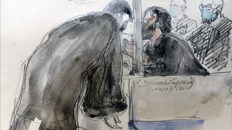 Salah Abdeslam s'entretient avec son avocat Me Vettes le 14 septembre 2021 lors du procès des attentats du 13-Novembre.