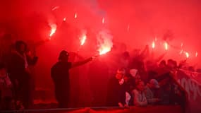 Des supporters brestois lors du match face à Lens, le 20 avril 2025