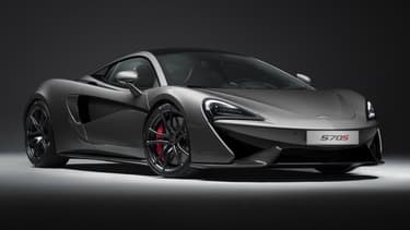 Les performances augmentent (un tout petit peu, sur le papier). La 570S gagne un dixième sur le 0 à 200km/h, à 9,4 secondes.