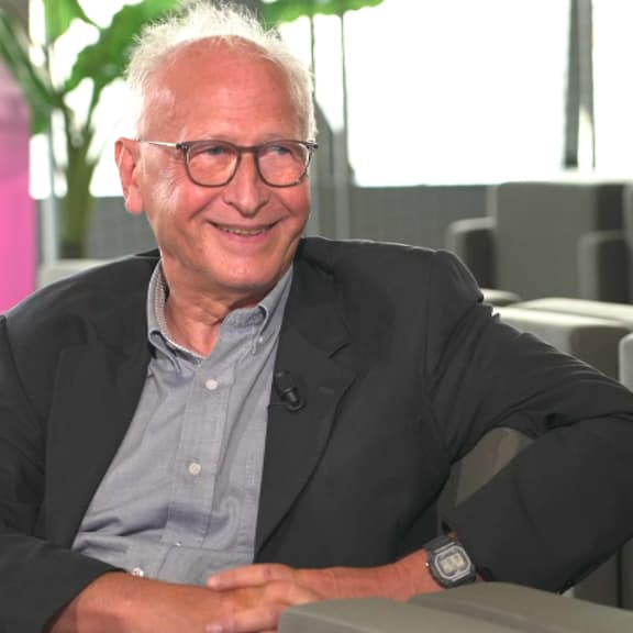 EN DIRECT - Covid-19: selon Fischer, "on n'est pas très loin du retour à une vie proche de la normale"