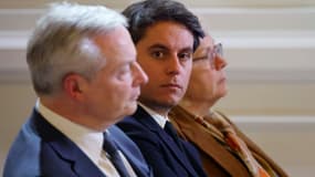 Le Premier ministre Gabriel Attal (c) et le ministre de l'Economie Bruno Le Maire pendant la conférence de presse du président Emmanuel Macron à l'Elysée, le 16 janvier 2024 à Paris