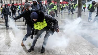 Des manifestants sur les Champs-Elysées - Image d'illustration