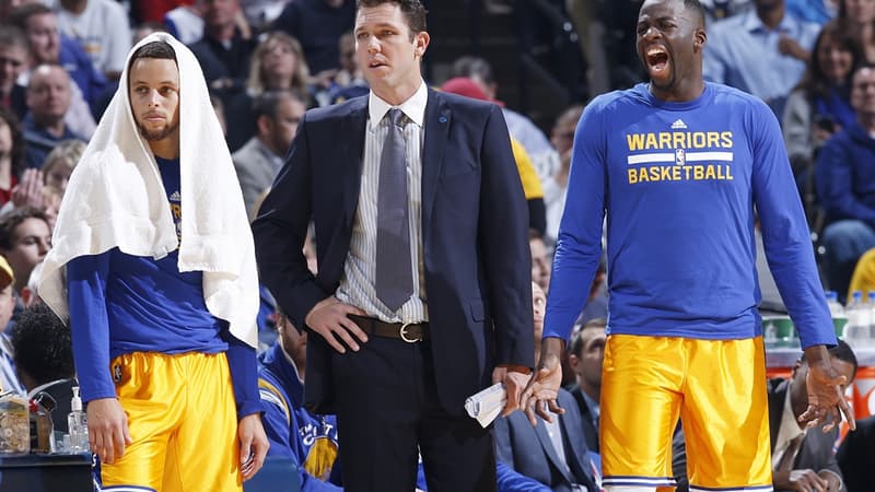 Draymond Green (de dos) et Steph Curry