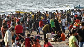 La plage de Juhu, à Bombay (Inde) le 4 avril 2021