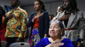 Maria Valles Bonilla, une Salvadorienne de 106 ans, a été naturalisée américaine mardi, lors d'une cérémonie à Fairfax, en Virginie