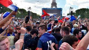 La fan zone de Paris pendant France-Irlande