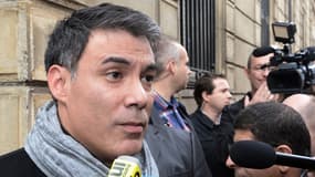 L'un des porte-parole du PS, Olivier Faure, à son arrivée rue Solférino au siège du PS ce lundi. A la sortie de la réunion du bureau national, il a annoncé l'adoption du plan d'économies.