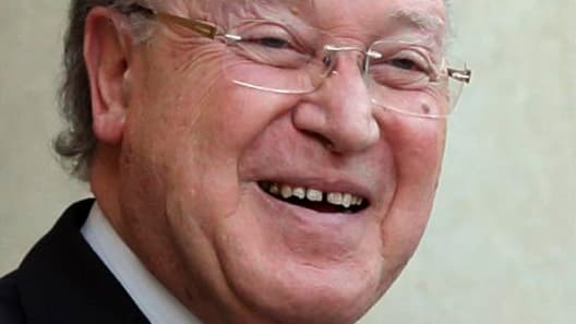 Le président de l'Assemblée nationale constituante tunisienne, Mustapha Ben Jaafar, ici à son arrivée à l'Elysée, a confirmé mardi à Paris la tenue d'élections dans son pays "avant la fin de l'année 2013". /Photo prise le 5 mars 2013/REUTERS/Philippe Woja