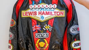 La veste de Lewis Hamilton signée Versace.