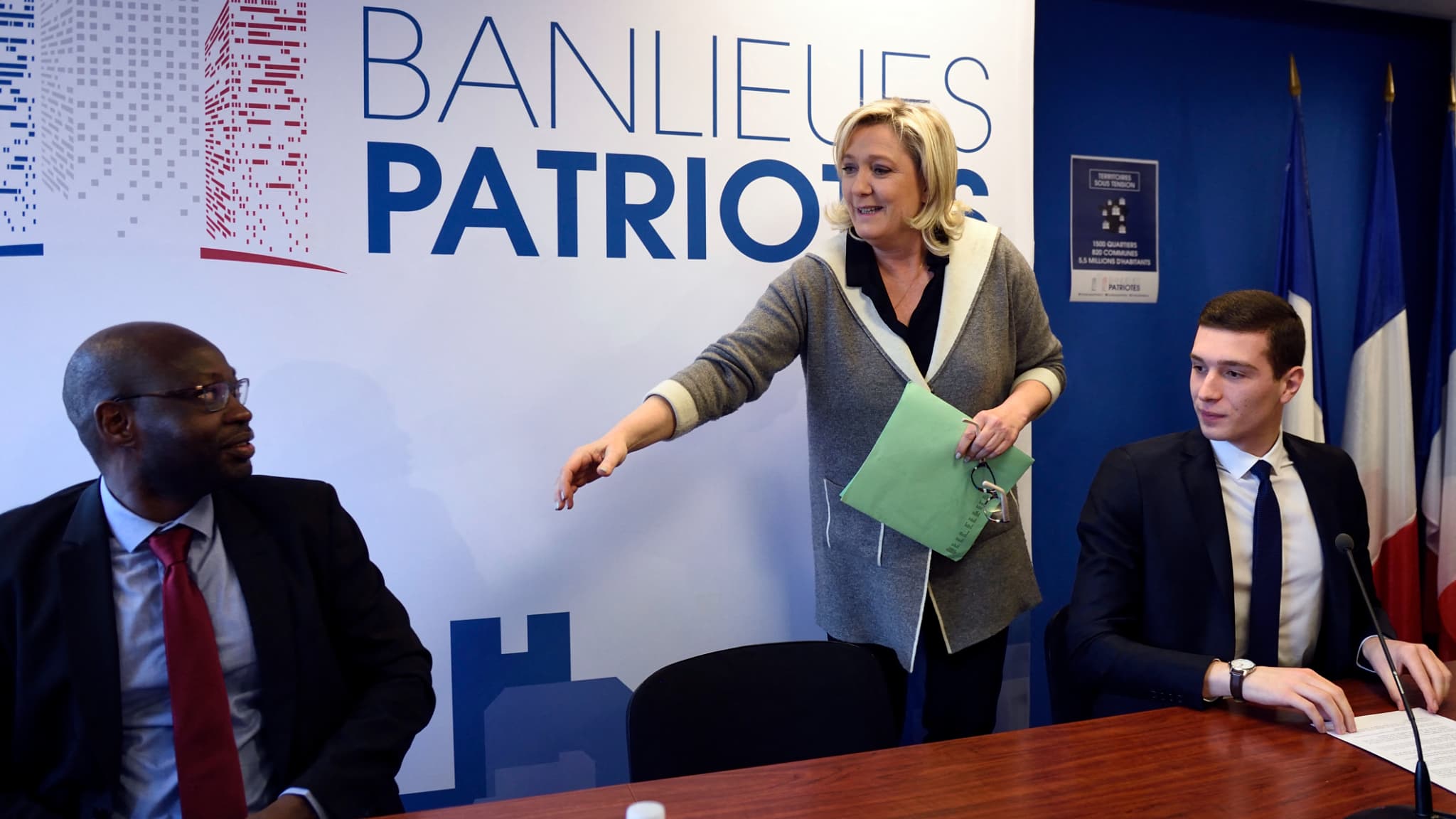 Avec Marine Le Pen, lors d'une réunion du collectif Banlieues patriotes à Nanterre, en janvier 2015