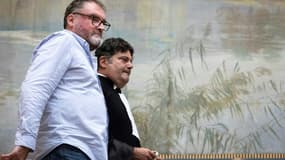 L'ancien anesthésiste Frédéric Péchier (g) et son avocat Randal Schwerdorffer au tribunal de Besançon, le 8 septembre 2025.