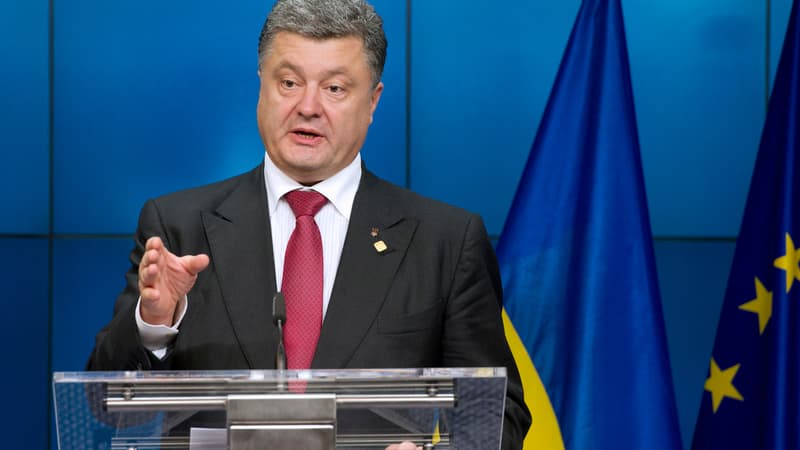 Petro Porochenko donne une conférence de presse en marge du Conseil européen, le 27 juin 2014, à Bruxelles.