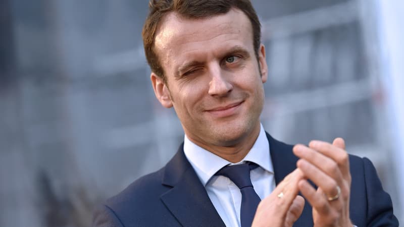La photographe Annie Leibovitz prépare une série de photos du président français pour un magazine américain. 