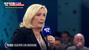 Marine Le Pen à propos de Vladimir Poutine: "Attenter à l'intégrité territoriale d'un pays, attenter à la souveraineté, c'est impardonnable"
