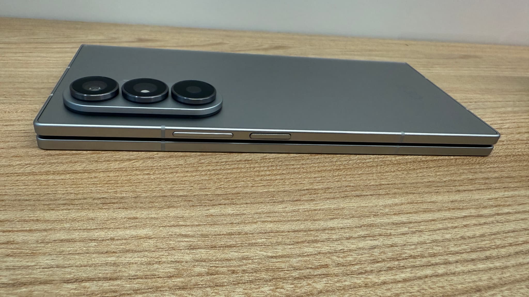 Le Galaxy Z Fold 7 ne fait plus que 8,9 mm d'épaisseur une fois replié Le Galaxy Z Fold 7 ne fait plus que 8,9 mm d'épaisseur une fois replié