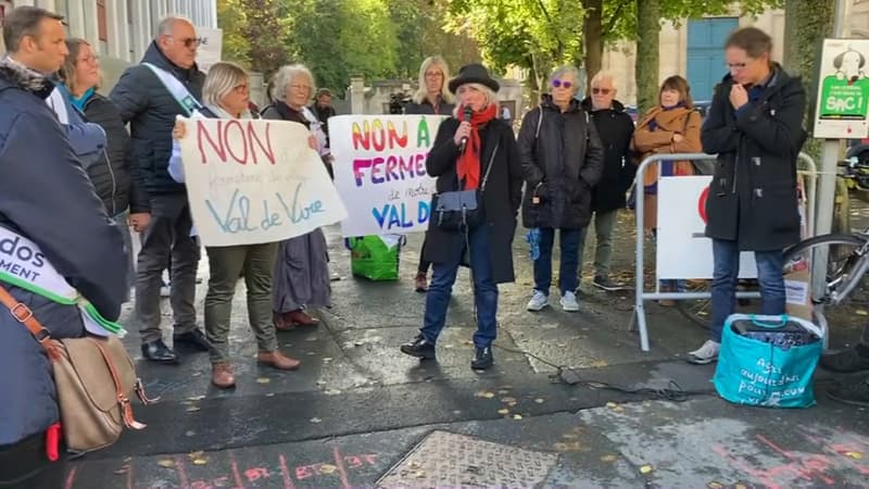 Les parents d'élèves du collège de Val-de-Vire se sont retrouvés ce mercredi devant le Conseil départemental du Calvados, à Caen