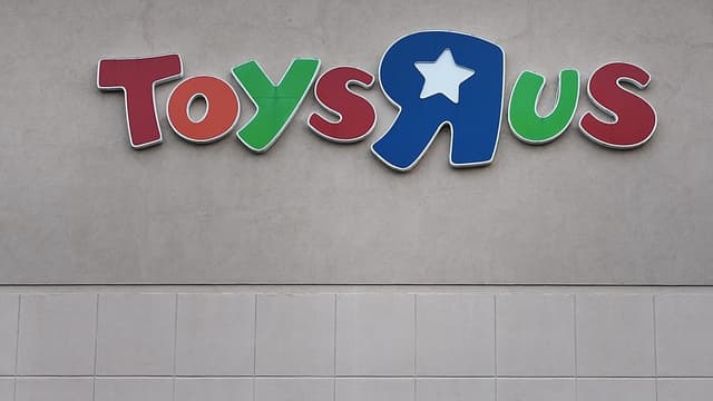 La société Jellej Jouets – créée pour l’occasion- est détenue à 90 % par le fonds américain Cyrus Capital – associée à Picwic, le réseau nordiste de distribution de jouets, lié à la galaxie Mulliez.