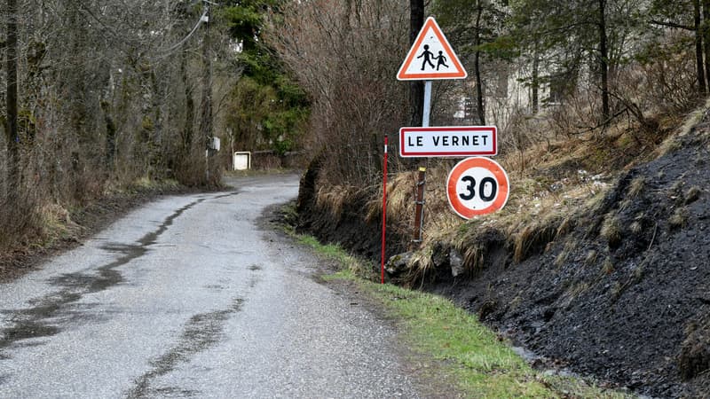 L'entrée du village du Vernet (Alpes-de-Haute-Provence), où avait disparu Émile, le 27 mars 2024.