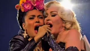 Madonna et Salma Hayek lors du concert de Madonna le 26 avril 2024 à Mexico.