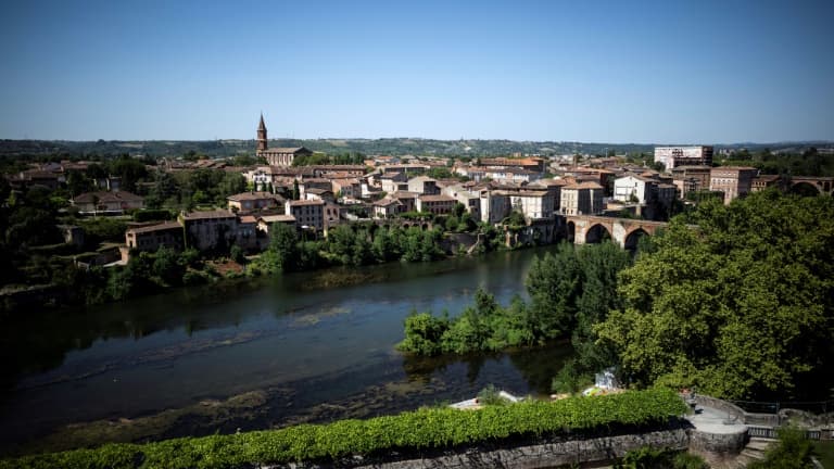 Vue générale d'Albi, au bord du Tarn, le 18 juillet 2022